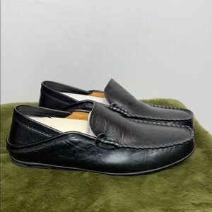Men’s Sleek Black Slip-On Loafers with Moccasin Stitching